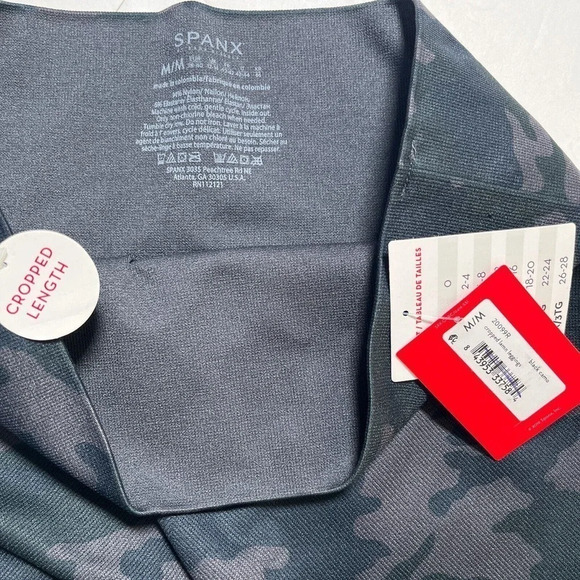 Spanx New $68 Look At Me Now Cropped Seamless Leggings Medium Black Camo - Picture 3 of 7
